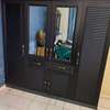 Armoire marron blanc et noire thumb 5