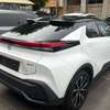 Toyota CHR 2024 SUV blanc toit noir thumb 3