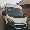Fourgon utilitaire blanc thumb 1