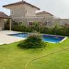 Villa de 500m2 à louer au lac rose thumb 0