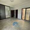 f3 de standing face BRT patte d'oie thumb 6