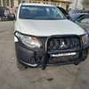 Mitsubishi l200 2018 thumb 6