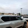 Toyota Land Cruiser SUV blanc robuste thumb 1