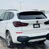 BMW X1 SUV compact blanc capot noir thumb 7