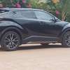 Toyota C-HR SUV compact noir jantes alliage sport thumb 1