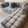 Canapé d'angle beige clair 5-6 places avec pouf rouge thumb 6