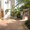 Villa de 750m2 à louer aux Almadies thumb 0