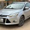 Ford Focus Année 2012 très bon état thumb 1