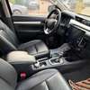 Toyota Hilux 2021 noir SUV pick-up pare-buffle thumb 2