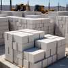 Blocs béton gris clair pour murs porteurs standard thumb 0