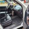 Toyota Land Cruiser SUV blanc robuste thumb 5