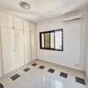 APPARTEMENT F4 SEMI MEUBLE  A LOUER A NGOR EN FACE DU STADE thumb 3