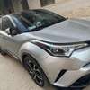 Toyota C-HR SUV compact argent jantes alliage noires thumb 0
