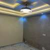Moderne et chic 2 chambres salon thumb 0