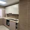 3 chambres salon à louer en face King fahd thumb 12