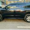 Toyota Land Cruiser Noir SUV Puissant et Fiable thumb 3
