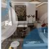 F4 à vendre à la Sicap Foire thumb 1