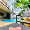 Maison spacieuse avec piscine privée et jardin thumb 0
