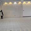 A loué un grand show toum de700m2 thumb 11