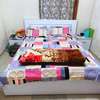 Lit queen size avec commodes, coiffeuse et miroir thumb 2