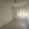 Appartement a louer point E thumb 6