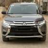 Mitsubishi Outlander 2018Gris SUV spacieux fiable thumb 0