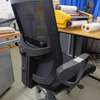 Chaise de bureau ergonomique noire en maille respirante thumb 1