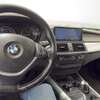 BMW X5 SUV gris métallisé spacieux et performant thumb 2