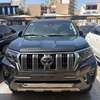 Toyota Land Cruiser 2022 SUV gris métallisé thumb 0