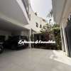 Villa R+2 avec jardin à louer aux almadies thumb 0