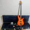 Basse électrique active 4 cordes orange avec étui thumb 0