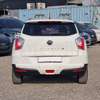 SsangYong Tivoli SUV compact blanc jantes alliage thumb 2