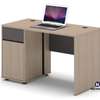 Des tables de bureau – Élégance, solidité et fonctionnalité thumb 0