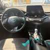 Toyota C-HR hybride SUV compact blanc toit noir thumb 4