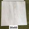 Carrelage gris clair 33x55 cm moderne et lisse thumb 0