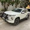 Mitsubishi l200 2024 thumb 4