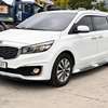 A LOUER KIA CARNIVAL 2017 thumb 4
