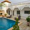 À VENDRE – Villa meublée avec piscine à Saly thumb 0