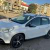 Peugeot 2008 SUV compact blanc jantes alliage thumb 0