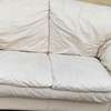 Pouf cuir blanc moelleux confortable salon thumb 3