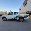 Mitsubishi l200 thumb 4