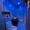 Chambre spacieuse avec climatisation et LED design thumb 8