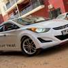 Hyundai Elantra berline blanche fiable et économique thumb 1