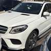 Mercedes GLE 400 2016 SUV blanc spacieux performant thumb 3