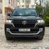 Toyota land cruiser V8 thumb 7