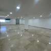 Espace bureau lumineux grand volume avec vue ville thumb 5