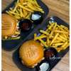 Burger double cheddar steak grillé frites croustillantes thumb 1
