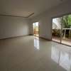 Grand appartement au point E thumb 4