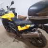 Moto BMW GS 650 jaune noir avec top case polyvalente thumb 5