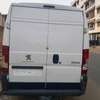 Fourgon utilitaire blanc thumb 8